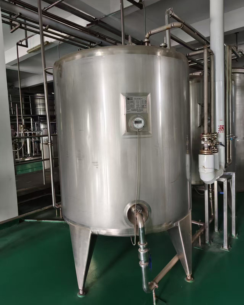 不锈钢发酵罐和橡木桶在酿酒发酵中有什么区别？